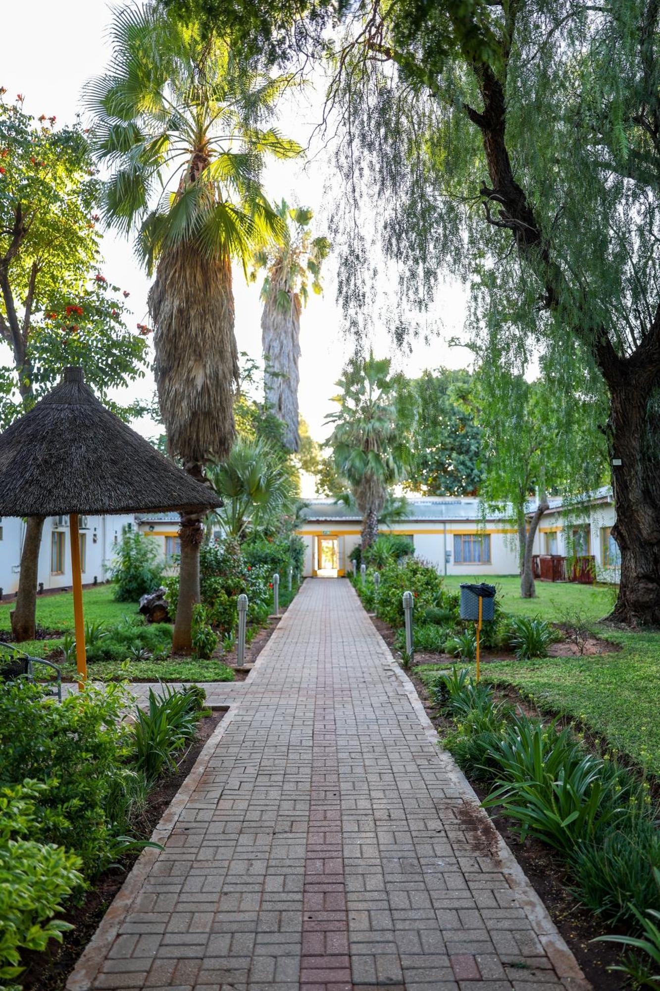 Cresta Botsalo Hotel Palapye Exterior foto